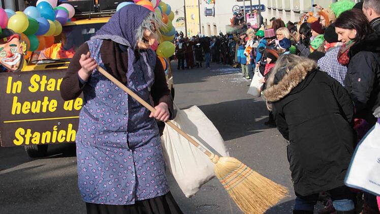 Marktplatztreiben in Stadtsteinach. Foto: Jürgen Gärtner