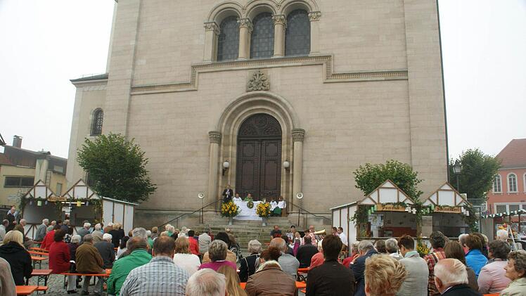 Mit einem Freiluftgottesdienst an der Stadtpfarrkirche wird auch das dritte Spätsommerfest des Obst- und Gartenbauvereins beginnen. Foto: sw