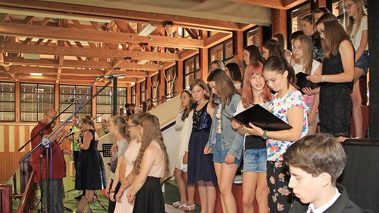 Die musikalische Ausgestaltung der Abschlussfeier in der Adam-Riese-Halle fand erstmals auf der Empore statt.  Fotos: Gerda Völk