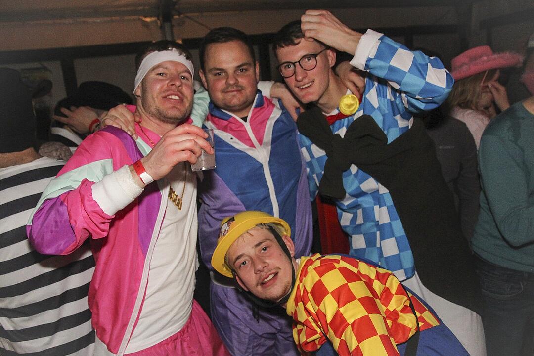 Super Stimmung beim Meeder Zeltfasching 2025!