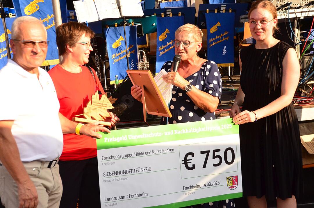 Auf dem Marktplatz Ebermannstadt wird gefeiert!