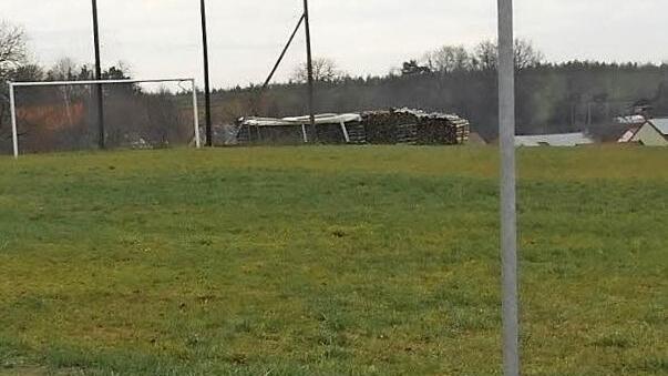 Am Sportplatz in Großbirkach soll das Feuerwehrgerätehaus stehen.