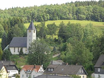 Die Sanierung der katholischen Kirche in Tettau kostet fast 800.000 Euro.   Foto: Archiv