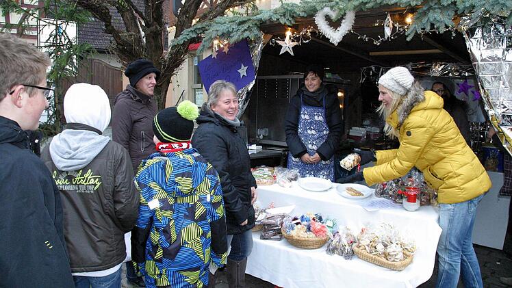 Der Elternbeirat der Grund- und Mittelschule Seßlach hatte viel Selbstgemachtes im Angebot. Fotos: Bettina Knauth