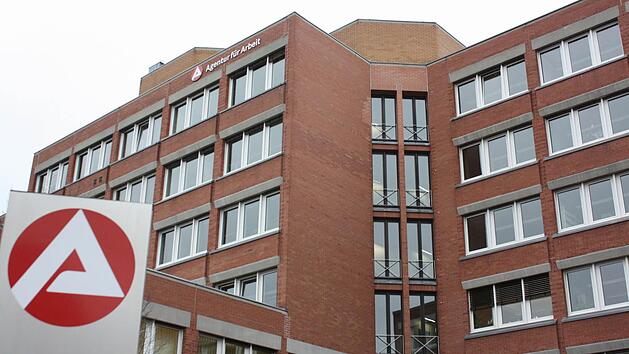 Die Arbeitslosenquote stieg lediglich um 0,1 Prozentpunkte auf 3,4 Prozent. Unser Bild zeigt das Arbeitsamt in Schweinfurt. Foto: Archiv/ E.Bartl