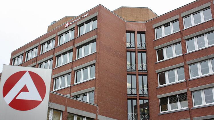 Die Arbeitslosenquote stieg lediglich um 0,1 Prozentpunkte auf 3,4 Prozent. Unser Bild zeigt das Arbeitsamt in Schweinfurt. Foto: Archiv/ E.Bartl
