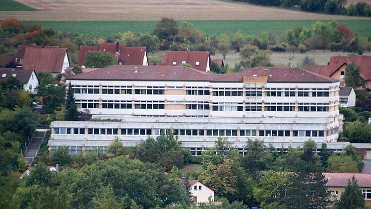Das alte BBZ mit der früheren Landwirtschaftsschule (unten links). Im nächsten Jahr soll eine Machbarkeitsstudie erstellt werden, ob die Gebäude ganz oder teilweise weiter genutzt werden können.  Foto: Thomas Malz