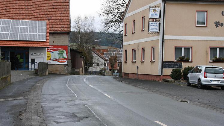 Eine der Engstellen in Kothen: Der Bereich vor der "Postkutsche". Fotos: Ralf Ruppert