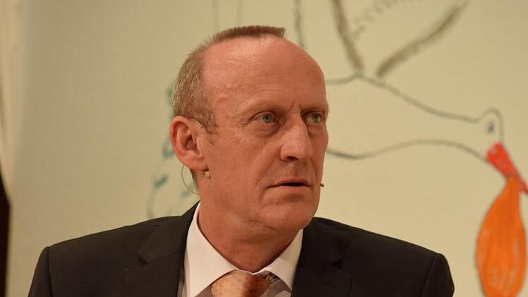 Hans-Jürgen Raber schreibt nicht nur für sich - der halben Truppe liefert er Texte.