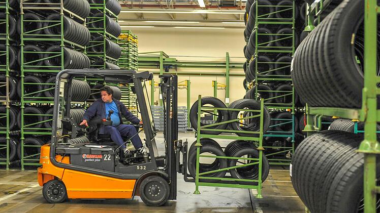 Am Michelin-Standort in Hallstadt haben 2019 inklusive Zeitarbeiter noch rund 900 Beschäftigte gearbeitet.  Foto: Ronald Rinklef (Archiv)