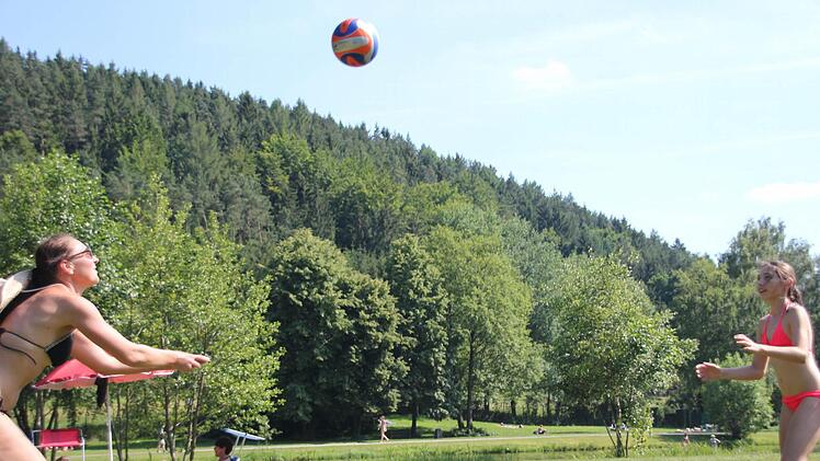 Die Wiesen laden zum Spielen ein.  Foto: Robert Wagner