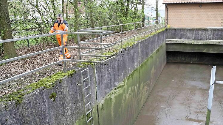 Auch dieses Sammelbecken in Gosberg muss in absehbarer Zeit ertüchtigt werden.  Fotos: Franz Galster