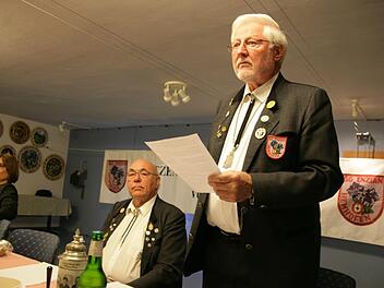 Wolfgang König verkündet die Auflösung des Vereins.