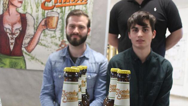 Die Pr&auml;sentation der "Blonden Emma" war &uuml;berragend - die Gestaltung des Etikettes absolut professionell. Toni G&auml;rtner, Philipp Andiel und Richard Stoll hatten sich viel M&uuml;he gegeben. Foto: Sonny Adam