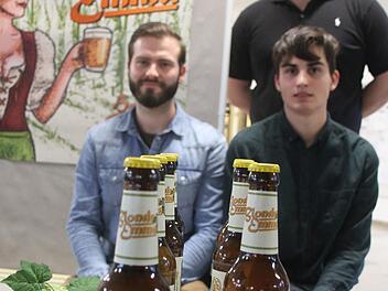 Die Präsentation der "Blonden Emma" war überragend - die Gestaltung des Etikettes absolut professionell. Toni Gärtner, Philipp Andiel und Richard Stoll hatten sich viel Mühe gegeben. Foto: Sonny Adam