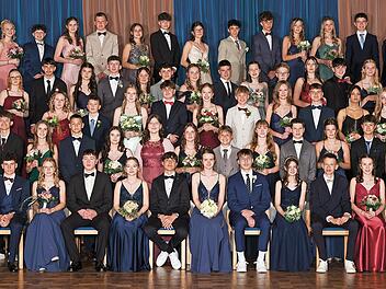 Tanzsch&uuml;lerinnen und Tanzsch&uuml;ler beim Abschlussball 2026.