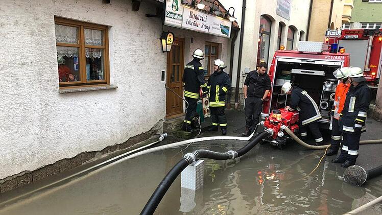 Die Kronacher Feuerwehr im Einsatz.  Foto: Feuerwehr Kronach