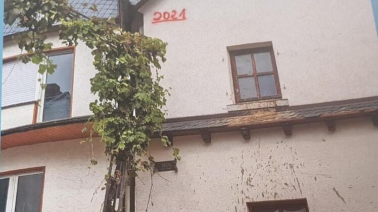 Noch immer sieht es in den Orten im Ahrtal bedrohlich aus. Vieles erinnert an die Flutkatastrophe im vergangenen Jahr. Foto: Claudia Wawerzibek