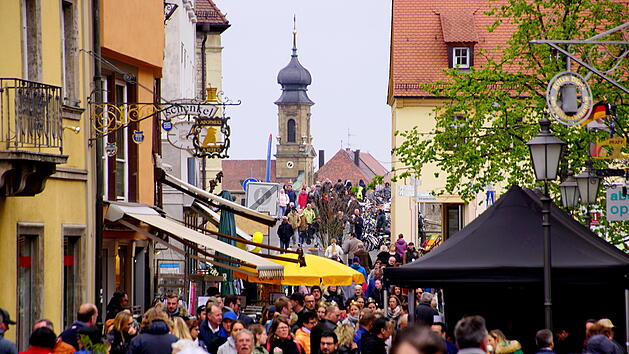 Kitzingen: Karussell, Automeile, Tombola und Co. - Stadt l&auml;dt zum traditionellen Fr&uuml;hlingsauftakt ein