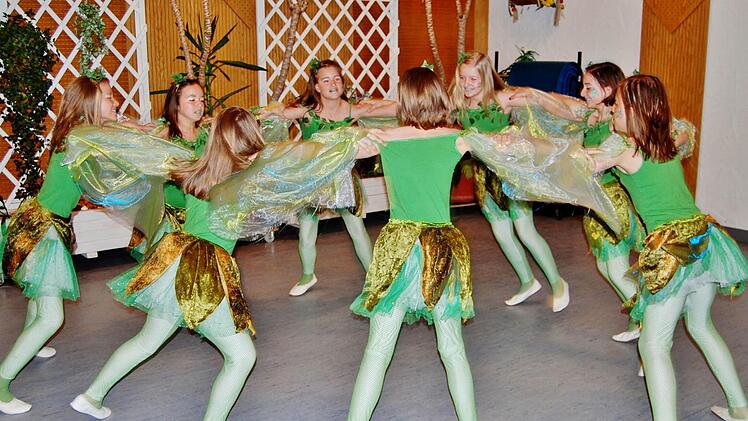 Die "Rhönzicken" zeigten ihr tanzsportliches Können.  Foto: Sigismund von Dobschütz