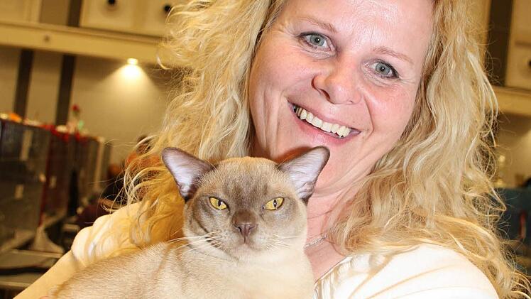 Angela Haase aus Bobingen kam mit ihren Birma-Katzen. "Einmal Birma, immer Birma", schwört sie auf diese Rasse.