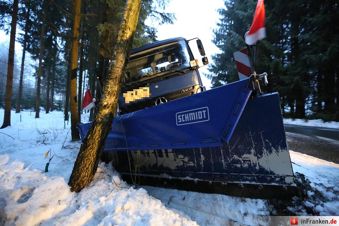 Eis im Kreis Hof: Zwei Streufahrzeuge haben Unfall