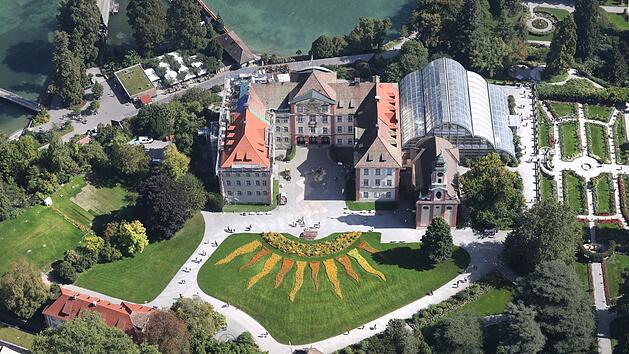 Luftbild vom Deutschordensschloss auf der Insel Mainau Bodensee