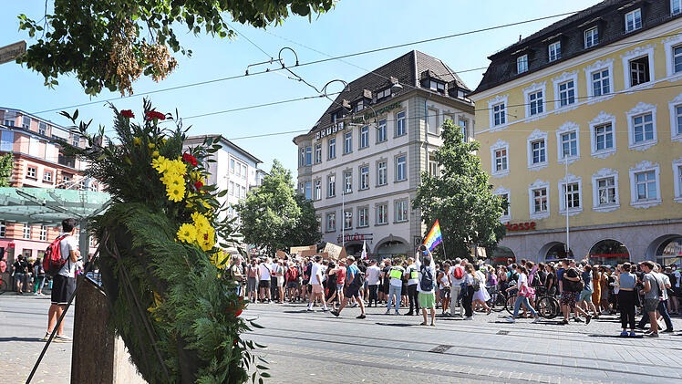 Würzburg: Angekündigte AfD-Kundgebung mit Björn Höcke scheitert an massiver Gegen-Demo