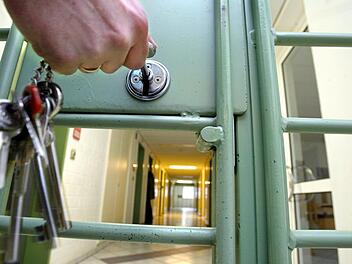 Für drei Jahre wird sich hinter dem 26-jährigen Kulmbacher die Zellentür schließen. Symbolfoto: Archiv/dpa