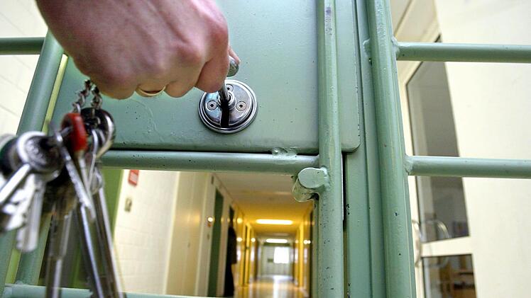 Für drei Jahre wird sich hinter dem 26-jährigen Kulmbacher die Zellentür schließen. Symbolfoto: Archiv/dpa