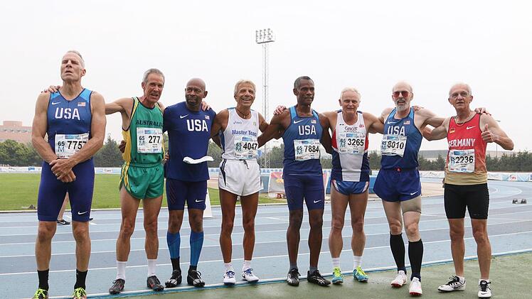Die Finalteilnehmer der Altersklasse M65 über die 400-Meter-Distanz. Ganz rechts: Karl Dorschner