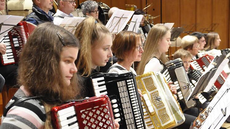 Das Akkordeon Ensemble. Peter Klopf