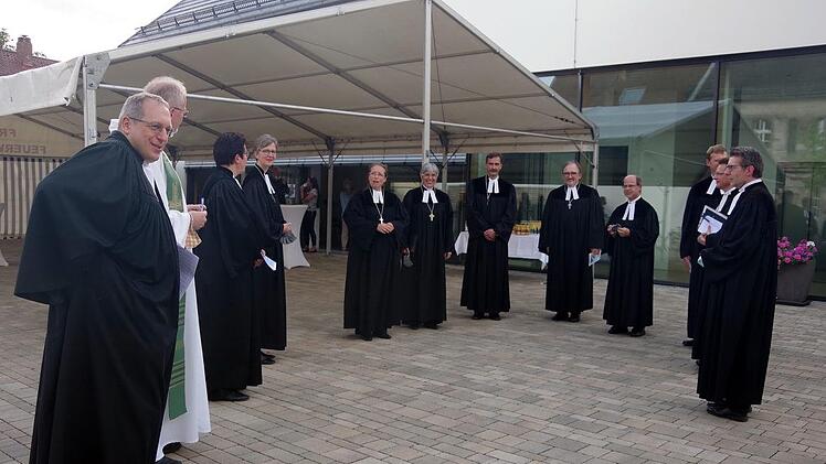Empfang nach dem Vorstellungsgottesdienst beim GemeindehausHeike Schülein