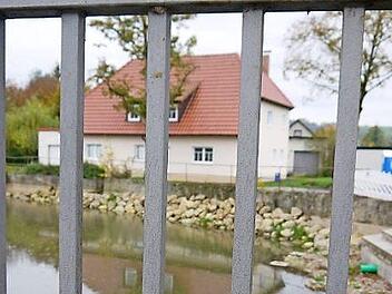 Rund um den Feuerlöschteich in Lahm ist keine komplette Absicherung durch ein Geländer erforderlich. Foto: Archiv/Berthold Köhler