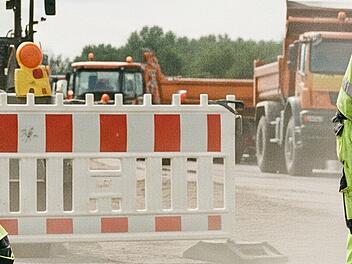 Baustelle, Stra&szlig;enbaustelle, Bauarbeitern, Sanierung, Sperrung