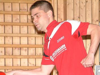 Beim 8:8 des TSV Ebersdorf gegen den TSV Steinberg in der 2. Kreisliga blieb Rene Großmann in seinen beiden Einzeln sowie in den Doppeln zusammen mit Volkmar Reitz ungeschlagen. Foto: Hans Franz