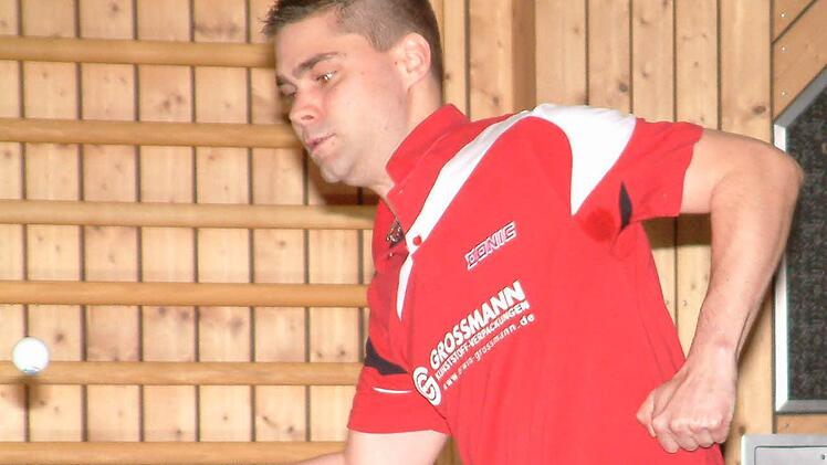 Beim 8:8 des TSV Ebersdorf gegen den TSV Steinberg in der 2. Kreisliga blieb Rene Großmann in seinen beiden Einzeln sowie in den Doppeln zusammen mit Volkmar Reitz ungeschlagen. Foto: Hans Franz