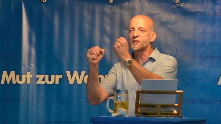 Der Coburger Martin Böhm, der bei der Bundestagswahl als Direktkandidat im Wahlkreis Coburg/Kronach antritt, redete beim "Deutschlandtag" der AfD im Sonnefelder Gemeindeteil Bieberbach. Foto: Rainer Lutz
