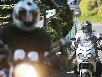 In der Kronacher Stra&szlig;e in Bamberg sind zwei Motorradfahrer bei einem Unfall jeweils schwer verletzt worden. Symbolfoto: Oliver Berg/dpa
