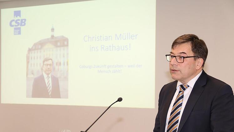 Christian Müller, Oberbürgermeisterkandidat der CSB, während seiner Rede. Foto: Wolfgang Desombres