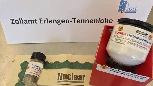 Ein außergewöhnlicher Paketinhalt: Aufgrund der uranhaltigen Plättchen und dem Messgerät musste das Zollamt in Erlangen Tennenlohe im vergangenen Jahr komplett geräumt werden. Foto: Zoll