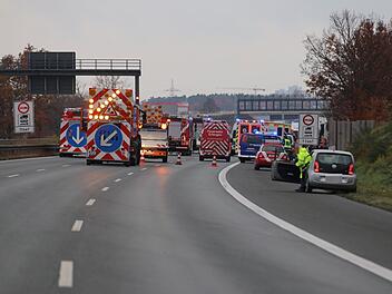 A3 bei Erlangen: Fahrer (61) &uuml;bersieht anderes Auto - drei Menschen bei Unfall verletzt