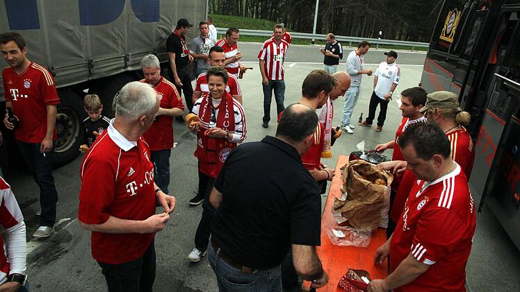Traditionell am Parkplatz Gelbelsee zwischen Kinding und Denkendorf an der A9: Eine Brotzeit zur Stärkung!