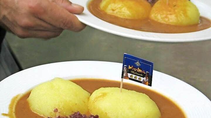 Da möchte man sofort mit der Gabel reinpieken. Kloß mit Soß schmeckt nicht nur Kindern. Foto: L. Westermeier
