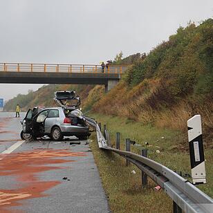 A9 bei Pegnitz - Auto komplett beschädigt