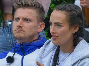 Sommerhaus der Stars Tommy (l.) und Paulina zündeln mal wieder ...