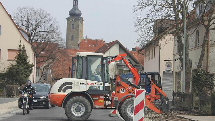 Seit gestern muss in der Neubrückentorstraße wieder mit Behinderungen gerechnet werden. Fotos: Ralf Kestel