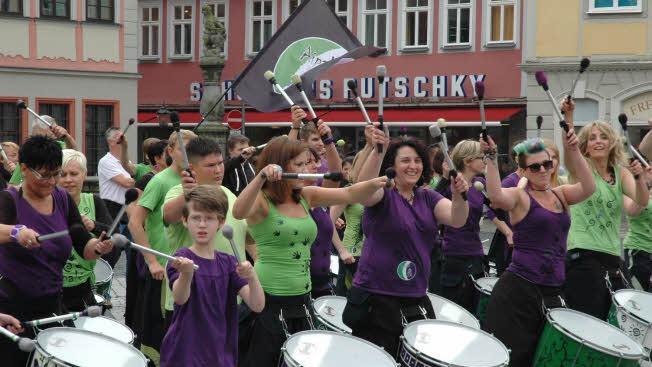 Ein Highlight bei "Coburg musiziert": die Samba-Gruppe Aipalè trommelt am Albertsplatz und vor dem Rathaus.  Foto: CT-Archiv