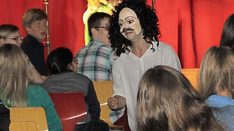 Den Schülern gefiel, dass sie von den beiden Schauspielern mit eingebunden wurden. Foto: Davina Zipfel