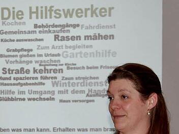 Magdalena Döblinger stellte in Nüdlingen das Landkreisprojekt "Die Hilfswerker" vor.  Foto: Sigismund von Dobschütz